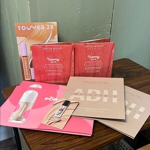 Makeup Sample Set with Various Brands